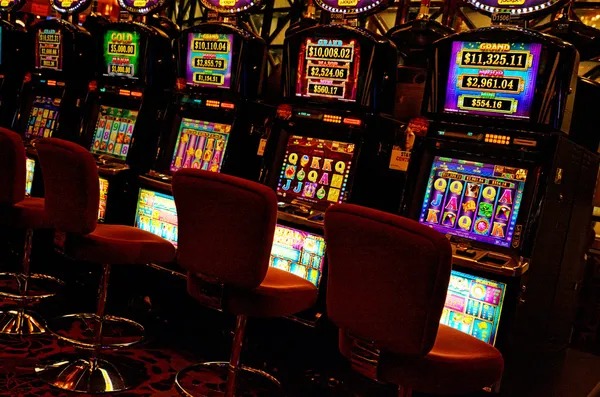 asiawin 189 Auto Roulette table with spinning wheel and betting layout